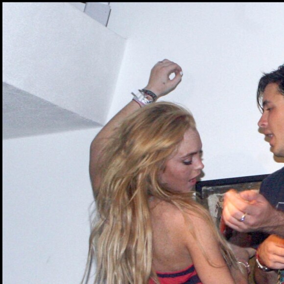 Lindsay Lohan et Paris Hilton en soirée à Coachella en Californie, en 2007.
