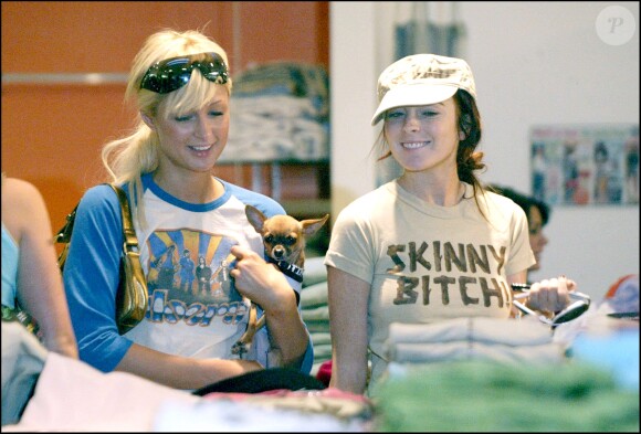 Paris Hilton et Lindsay Lohan lorsqu'elles étaient encore amies, à Beverly Hilles en 2004.