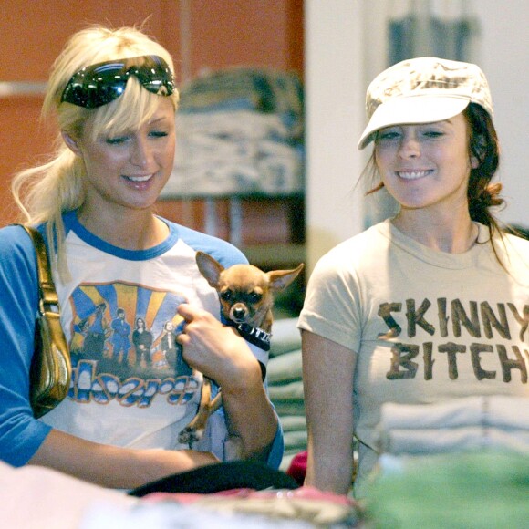 Paris Hilton et Lindsay Lohan lorsqu'elles étaient encore amies, à Beverly Hilles en 2004.