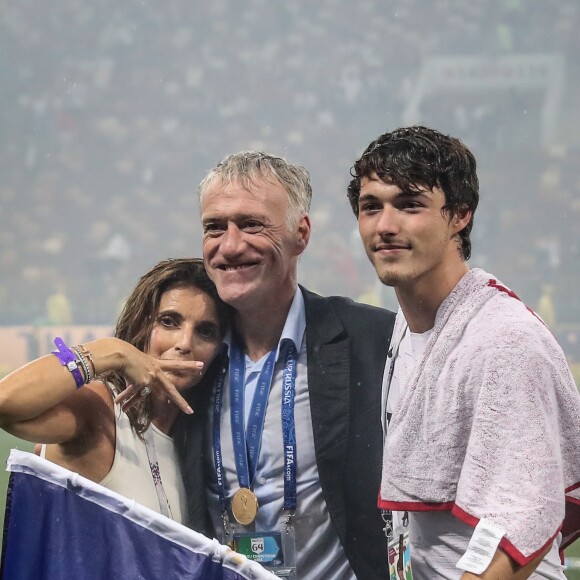 Didier Deschamps, sa femme Claude et son fils Dylan - Finale de la Coupe du Monde de Football 2018 en Russie à Moscou, opposant la France à la Croatie (4-2). Le 15 juillet 2018 © Moreau-Perusseau / Bestimage