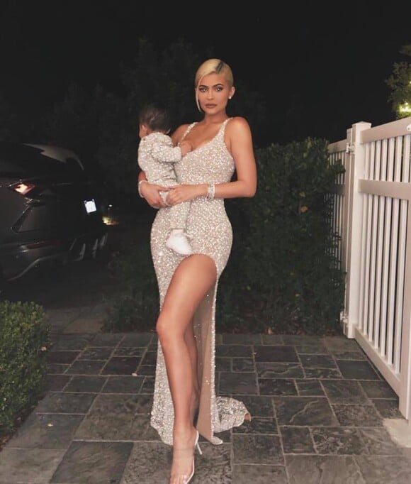 Kylie Jenner et sa fille Stormi - Soirée du réveillon de Noël chez Kim Kardashian et Kanye West. Calabasas, le 24 décembre 2018.