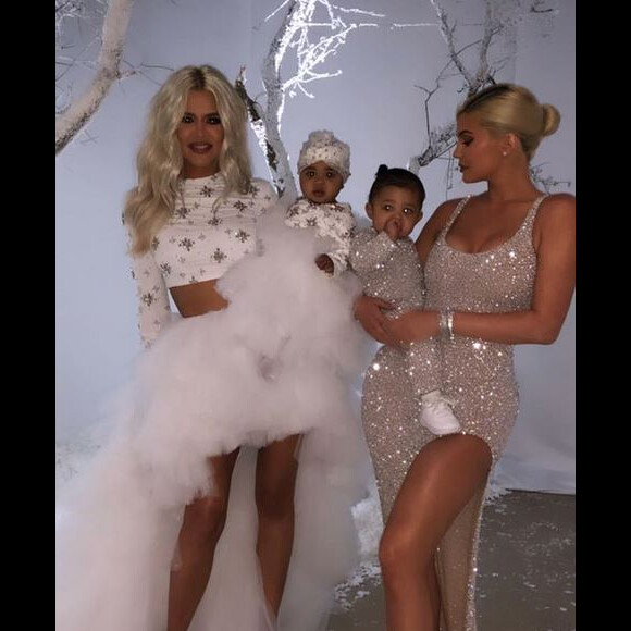 Khloé Kardashian, Kylie Jenner et leurs filles True et Stormi - Soirée du réveillon de Noël chez Kim Kardashian et Kanye West. Calabasas, le 24 décembre 2018.