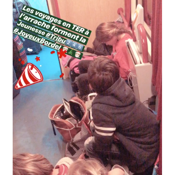 Elodie Gossuin et ses deux paires de jumeaux Jules et Rose (11 ans) et Léonard et Joséphine (5 ans) partent à vacances à La Plagne, en Savoie le jour de Noël, le 25 décembre 2018.