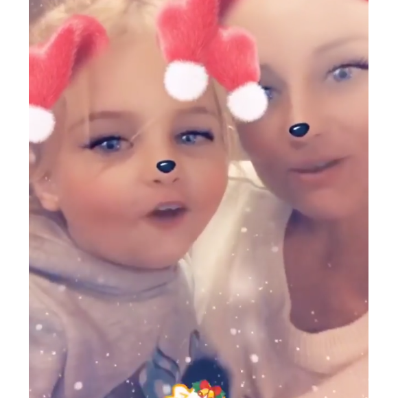 Elodie Gossuin et ses deux paires de jumeaux Jules et Rose (11 ans) et Léonard et Joséphine (5 ans) partent à vacances à La Plagne, en Savoie le jour de Noël, le 25 décembre 2018.