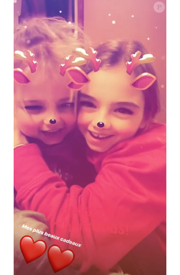 Elodie Gossuin et ses deux paires de jumeaux Jules et Rose (11 ans) et Léonard et Joséphine (5 ans) partent à vacances à La Plagne, en Savoie le jour de Noël, le 25 décembre 2018.
