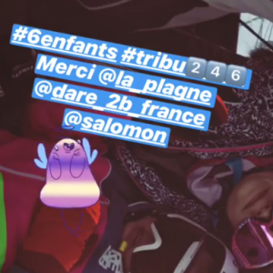 Elodie Gossuin et ses deux paires de jumeaux Jules et Rose (11 ans) et Léonard et Joséphine (5 ans) partent à vacances à La Plagne, en Savoie le jour de Noël, le 25 décembre 2018.