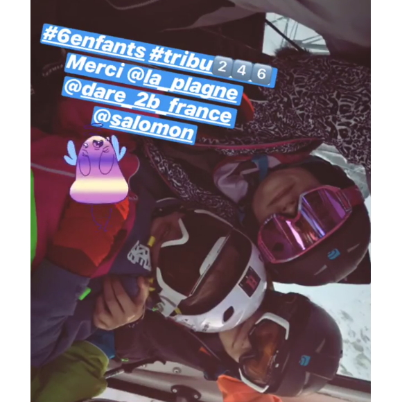 Elodie Gossuin et ses deux paires de jumeaux Jules et Rose (11 ans) et Léonard et Joséphine (5 ans) partent à vacances à La Plagne, en Savoie le jour de Noël, le 25 décembre 2018.