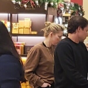 Exclusif - Amber Heard et Vito Schnabel font des courses à Los Angeles le 21 décembre 2018.