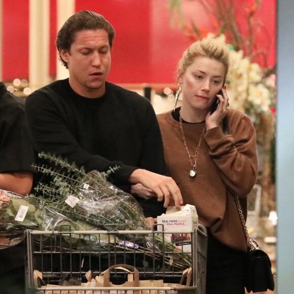 Exclusif - Amber Heard et Vito Schnabel font des courses à Los Angeles le 21 décembre 2018.