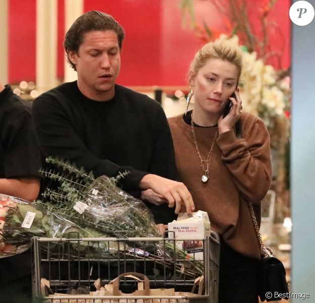 Amber Heard Eloignee Pendant Des Mois Elle Retrouve Vito Schnabel Purepeople