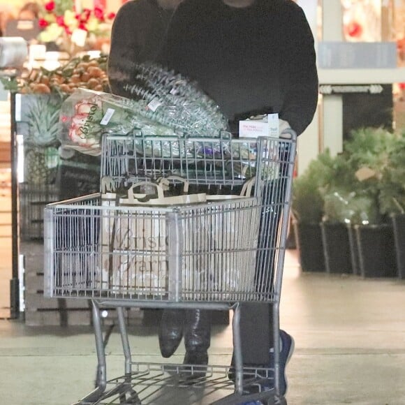 Exclusif - Amber Heard et Vito Schnabel font des courses à Los Angeles le 21 décembre 2018.