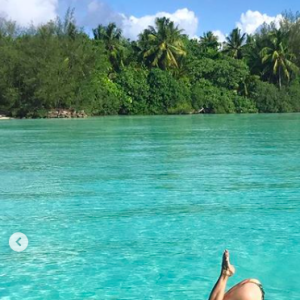 La jolie Sylvie Tellier en mode sportive à Bora-Bora le dernier week-end de 2018.