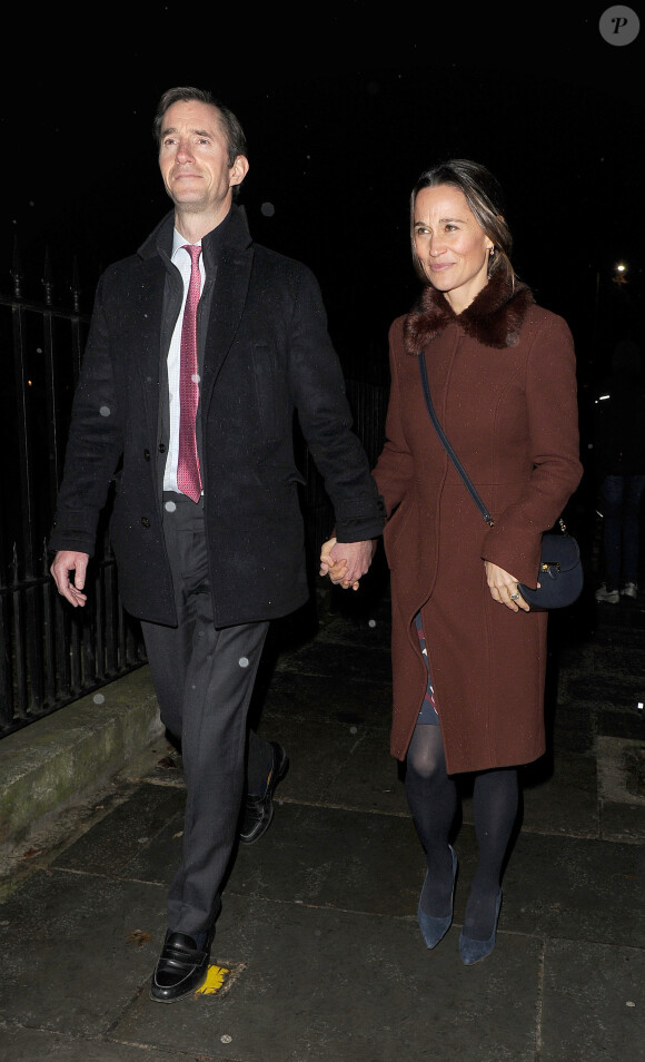 Pippa Middleton (qui porte une robe Kate Spade à 295 livres) et son mari James Matthews - La famille Middleton à la sortie de l'église St Luke à Londres. Le 4 décembre 2018