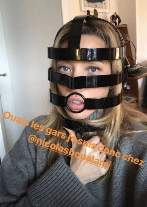Laura Smet porte un masque SM chez un ami, le 3 janvier 2019.