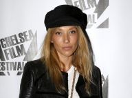 Laura Smet surprend ses fans avec un masque... sado-masochiste !