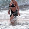 Exclusif -  Mariah Carey et son nouveau compagnon le chorégraphe Bryan Tanaka s'embrassent et s'amusent sur la plage à Hawaii, le 28 novembre 2016.