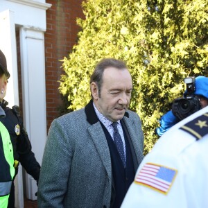 Kevin Spacey quitte le palais de justice à Nantucket, dans le Massachusetts, où l'acteur avait rendez-vous avec un juge qui devait lui signifier son inculpation pour l'agression sexuelle d'un jeune homme de 18 ans en 2016. Nantucket, le 7 janvier 2019.