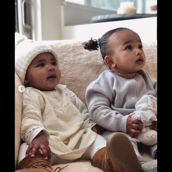 True Thompson (fille de Khloé Kardashian et Tristan Thompson) et Chicago West (fille de Kim Kardashian et Kanye West). Décembre 2018.