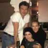 Windy Karigianes prend la pose avec Pepe Munoz et Céline Dion à Las Vegas. Janvier 2019