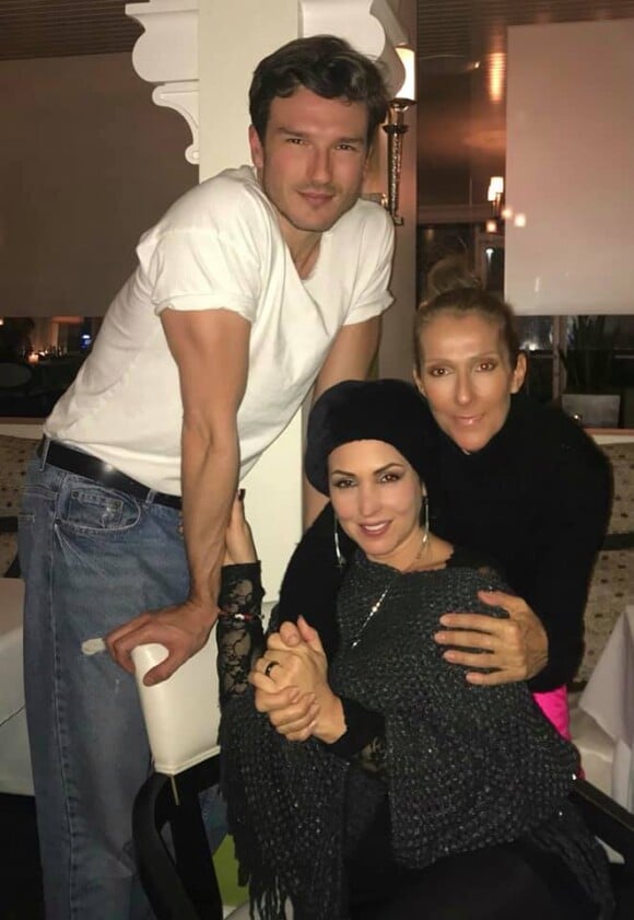 Windy Karigianes prend la pose avec Pepe Munoz et Céline Dion à Las Vegas. Janvier 2019