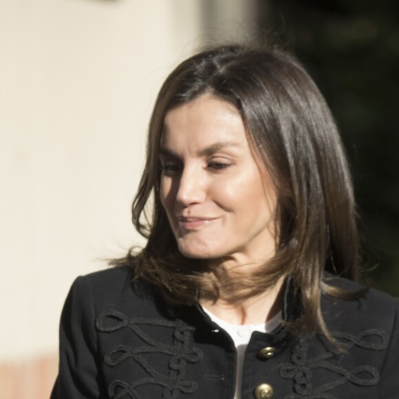 La reine Letizia d'Espagne (en Zara et Hugo Boss, ses basiques) prenait part le 9 janvier 2019 à Madrid à une réunion de travail de la Fondation d'aide contre la toxicomanie.
