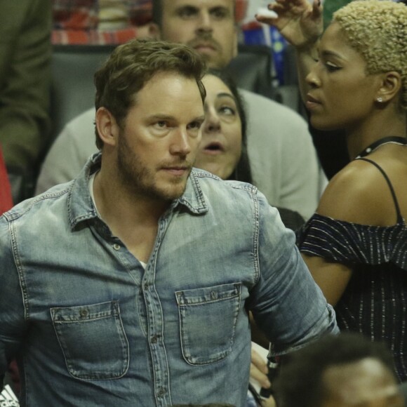 Chris Pratt et Patrick Schwarzenegger assistent à un match de basketball opposant les Los Angeles Clippers aux The Toronto Raptors au Staples Center à Los Angeles, Californie, Etats-Unis, le 11 décembre 2018.