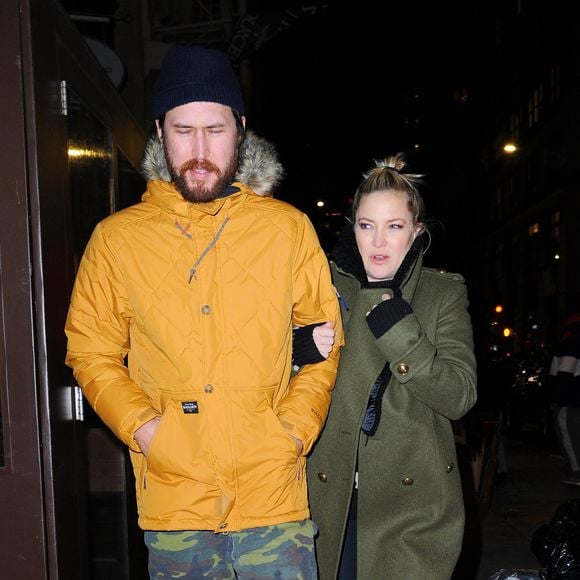 Kate Hudson et son compagnon Danny Fujikawa dans la rue à New York le 10 janvier 2019.