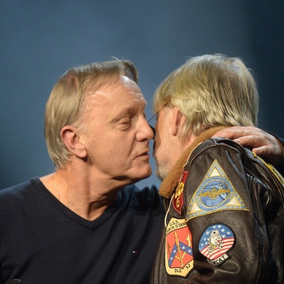 David Séchan remet le Prix Spécial de la Sacem à son frère le chanteur Renaud - Grand Prix Sacem 2018 à la salle Pleyel à Paris présenté par Vincent Dedienne, le 10 décembre 2018. © Veeren/Bestimage