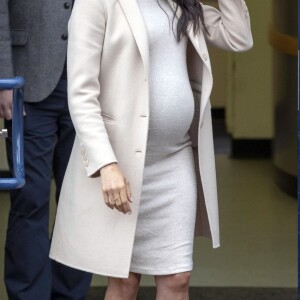 Meghan Markle, duchesse de Sussex, enceinte, en visite au centre Mayhew, un centre d'accueil caritatif pour animaux à Londres le 16 janvier 2019.