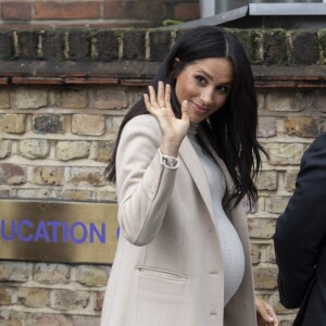 Meghan Markle, duchesse de Sussex, enceinte, en visite au centre Mayhew, un centre d'accueil caritatif pour animaux à Londres le 16 janvier 2019.