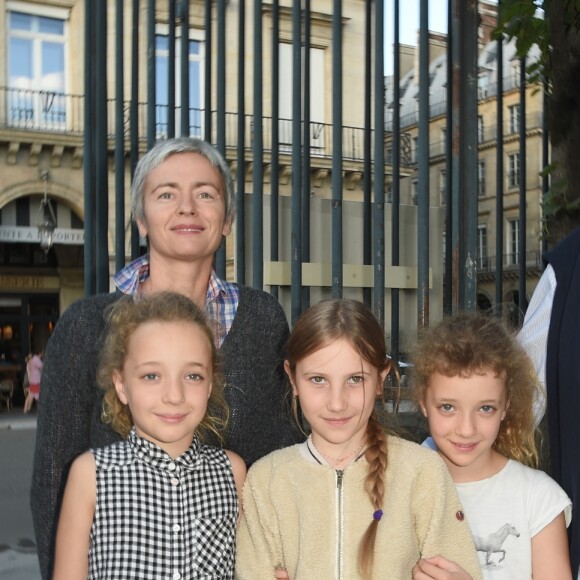 Alexia Stresi et François Berléand avec leurs filles Adèle et Lucie et une amie - Soirée d'inauguration de la 35ème fête foraine des Tuileries au Jardin des Tuileries à Paris, le 22 juin 2018. © Coadic Guirec/Baldini/Bestimage