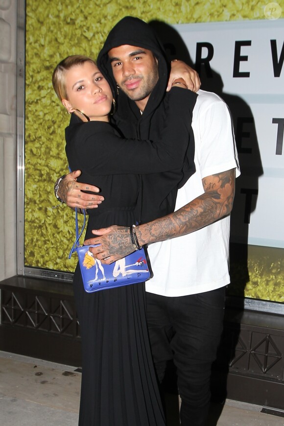 Sofia Richie et son frère Miles Richie s'amusent devant les caméras à la sortie de l'Hôtel New Moxy pendant la Fashion Week de New York, le 10 septembre 2017.