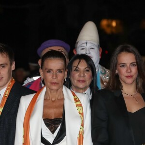 La princesse Stéphanie de Monaco entourée de Louis Ducruet et sa fiancée Marie, Pauline Ducruet et le prince Albert II de Monaco au 43ème festival international du cirque de Monte-Carlo sous le chapiteau de Fontvieille à Monaco le 22 janvier 2019. © Olivier Huitel/ Pool Monaco/Bestimage