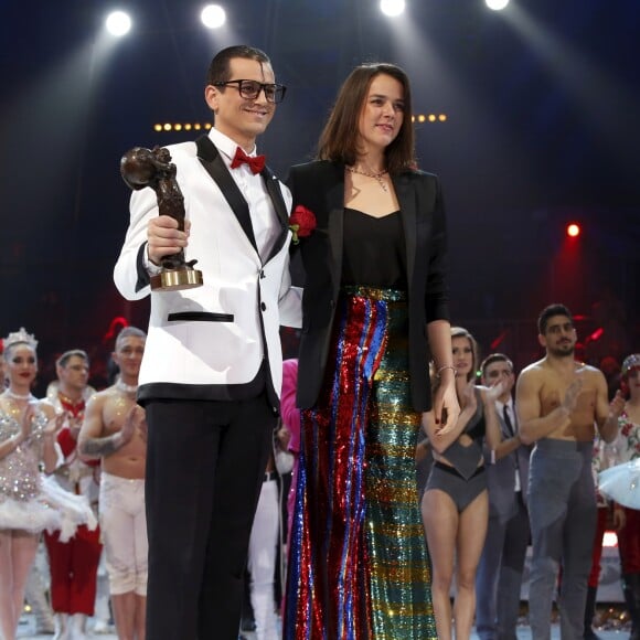 Pauline Ducruet remet le clown de bronze à Cesar Dias lors du 43ème festival international du cirque de Monte-Carlo sous le chapiteau de Fontvieille à Monaco le 22 janvier 2019. © Jean-François Ottonello/Nice-Matin/Bestimage