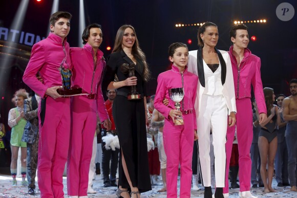 La princesse Stéphanie de Monaco remet un clown de bronze aux Eléphants de la Famille de Joseph Gärtner lors du 43ème festival international du cirque de Monte-Carlo sous le chapiteau de Fontvieille à Monaco le 22 janvier 2019. © Jean-François Ottonello/Nice-Matin/Bestimage