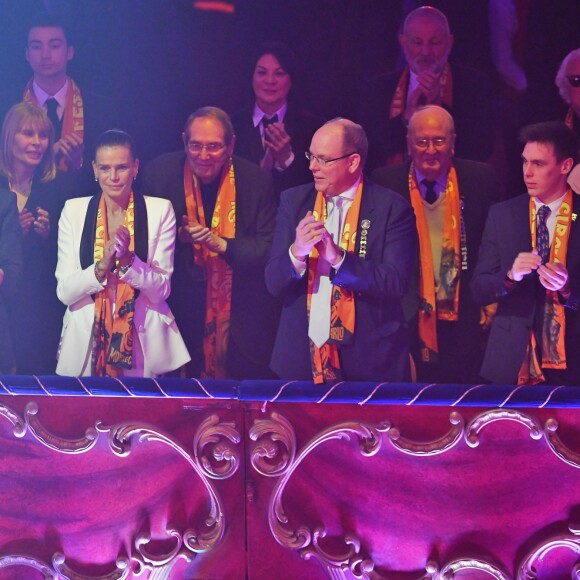 Pauline Ducruet, Robert Hossein, sa femme Candice Patou, la princesse Stéphanie de Monaco, le prince Albert II de Monaco, et Louis Ducruet avec sa fiancée Marie Chevalier au 43ème festival international du cirque de Monte-Carlo sous le chapiteau de Fontvieille à Monaco, le 22 janvier 2019. © Bruno Bébert/Pool Monaco/Bestimage