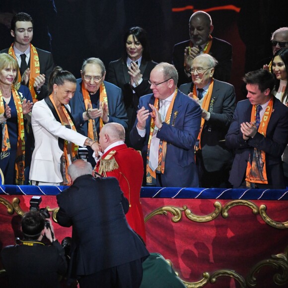 Pauline Ducruet, Robert Hossein, sa femme Candice Patou, la princesse Stéphanie de Monaco, le prince Albert II de Monaco, et Louis Ducruet avec sa fiancée Marie Chevalier - La famille princière de Monaco est venue assister à une représentation du 43ème festival international du cirque de Monte-Carlo sous le chapiteau de Fontvieille à Monaco, le 22 janvier 2019. © Bruno Bébert/Pool Monaco/Bestimage