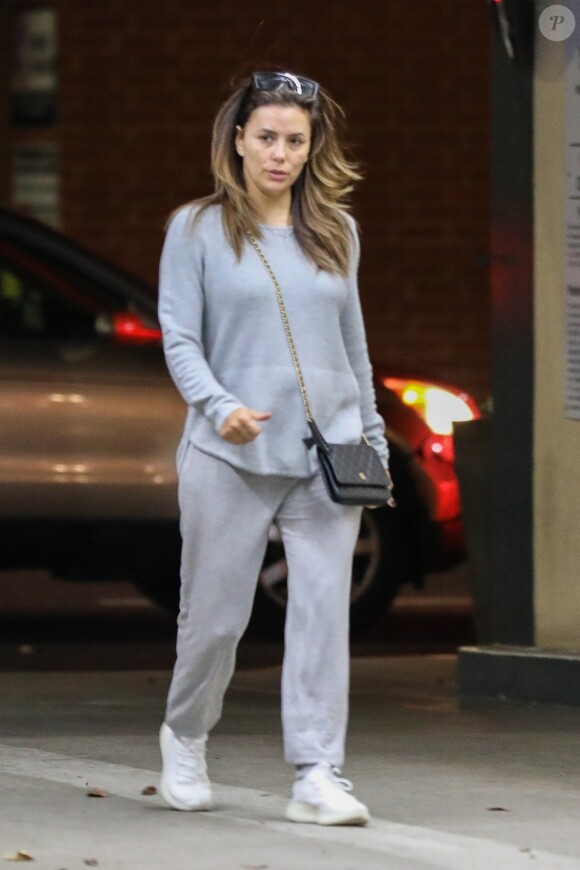 Exclusif - Eva Longoria est allée se faire pouponner dans un salon de manucure/pédicure à Beverly Hills, Los Angeles, le 21 janvier 2019