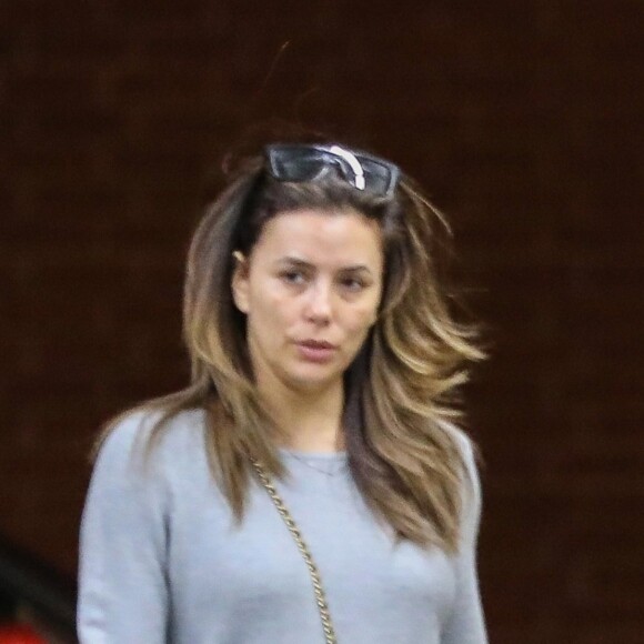Exclusif - Eva Longoria est allée se faire pouponner dans un salon de manucure/pédicure à Beverly Hills, Los Angeles, le 21 janvier 2019