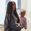 Exclusif - Kim Kardashian et son mari Kanye West ont emmené leurs enfants Saint, North et Chicago chez Color Me Mine Ceramic faire de la peinture sur poterie à Calabasas, Los Angeles, le 19 janvier 2019