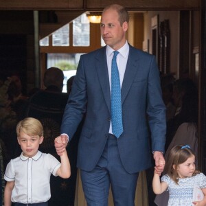 Le prince William, duc de Cambridge, Kate Catherine Middleton, duchesse de Cambridge, et leurs enfants, la princesse Charlotte, le prince George et le prince Louis - La famille royale d'Angleterre lors du baptême du prince Louis en la chapelle St James à Londres. Le 9 juillet 2018.