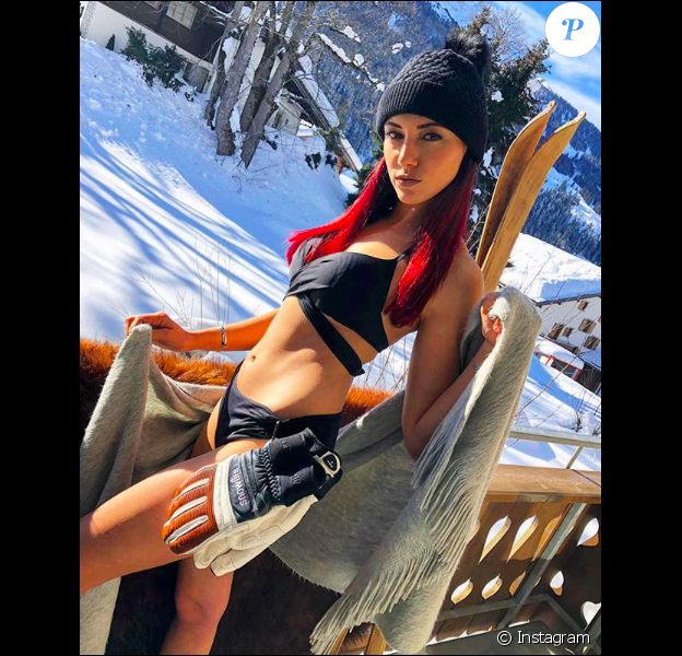 Delphine Wespiser en bikini dans la neige, janvier 2019 en Suisse.