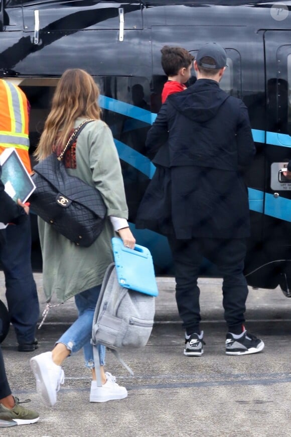 Justin Timberlake et sa femme Jessica Biel arrivent avec leur fils Silas au west side heliport pour prendre un hélicoptère à New York, le 2 novembre 2018.
