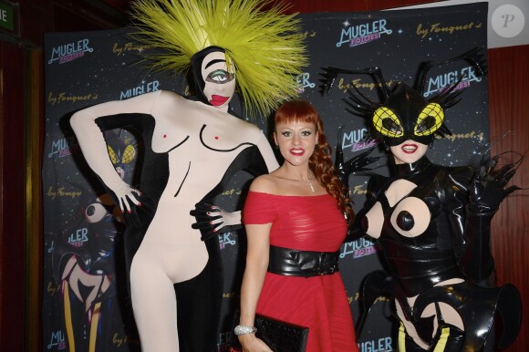 Cindy Sander - 100ème du spectacle "Mugler Follies" au Théâtre le Comédia à Paris le 26 mai 2014.