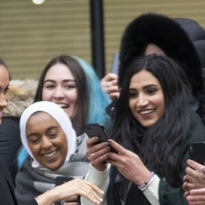 Meghan Markle, enceinte, sort de l'université de Londres après un échange avec les étudiants membres de l'association des universités du Commonwealth le 31 janvier 2019.