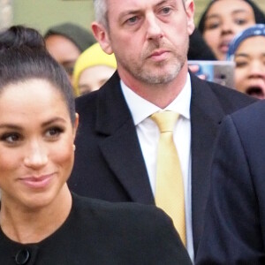 Meghan Markle, duchesse de Sussex, enceinte, sort de l'université de Londres après un échange avec les étudiants membres de l'association des universités du Commonwealth le 31 janvier 2019.