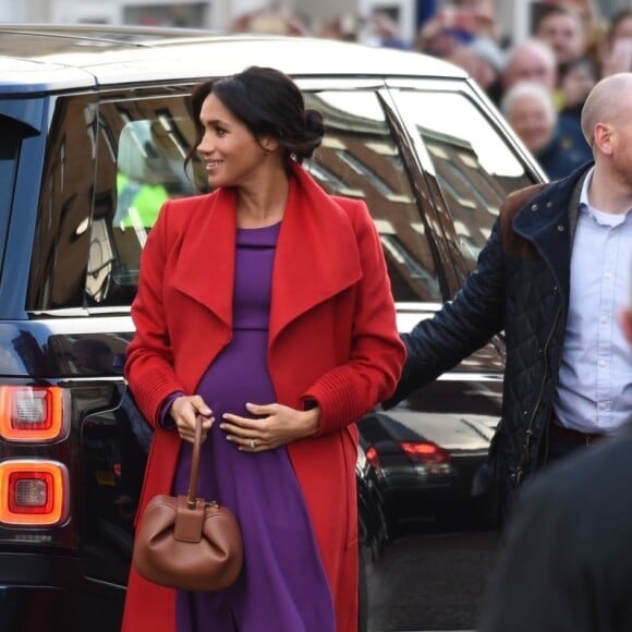 Le prince Harry, duc de Sussex, et Meghan Markle (enceinte), duchesse de Sussex, arrivent à Birkenhead. Le couple doit rencontrer de nombreux acteurs d'organisations locales. Le 14 janvier 2019