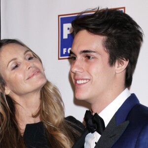 Elle MacPherson et son fils Arpad Flynn Alexander Busson à la soirée American Australian Arts Awards au Skylight Modern à New York, le 31 janvier 2019.