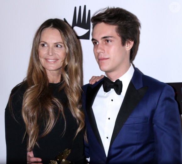 Elle MacPherson et son fils Arpad Flynn Alexander Busson à la soirée American Australian Arts Awards au Skylight Modern à New York, le 31 janvier 2019.