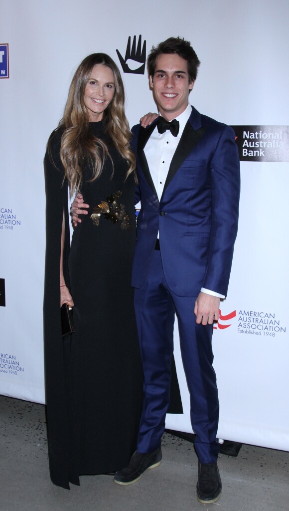 Elle MacPherson et son fils Arpad Flynn Alexander Busson à la soirée American Australian Arts Awards au Skylight Modern à New York, le 31 janvier 2019.